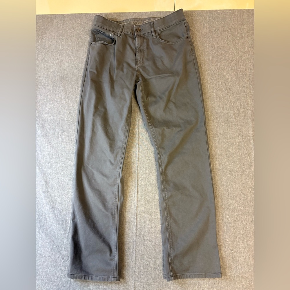 Izod Men's Straight Jeans in Grey